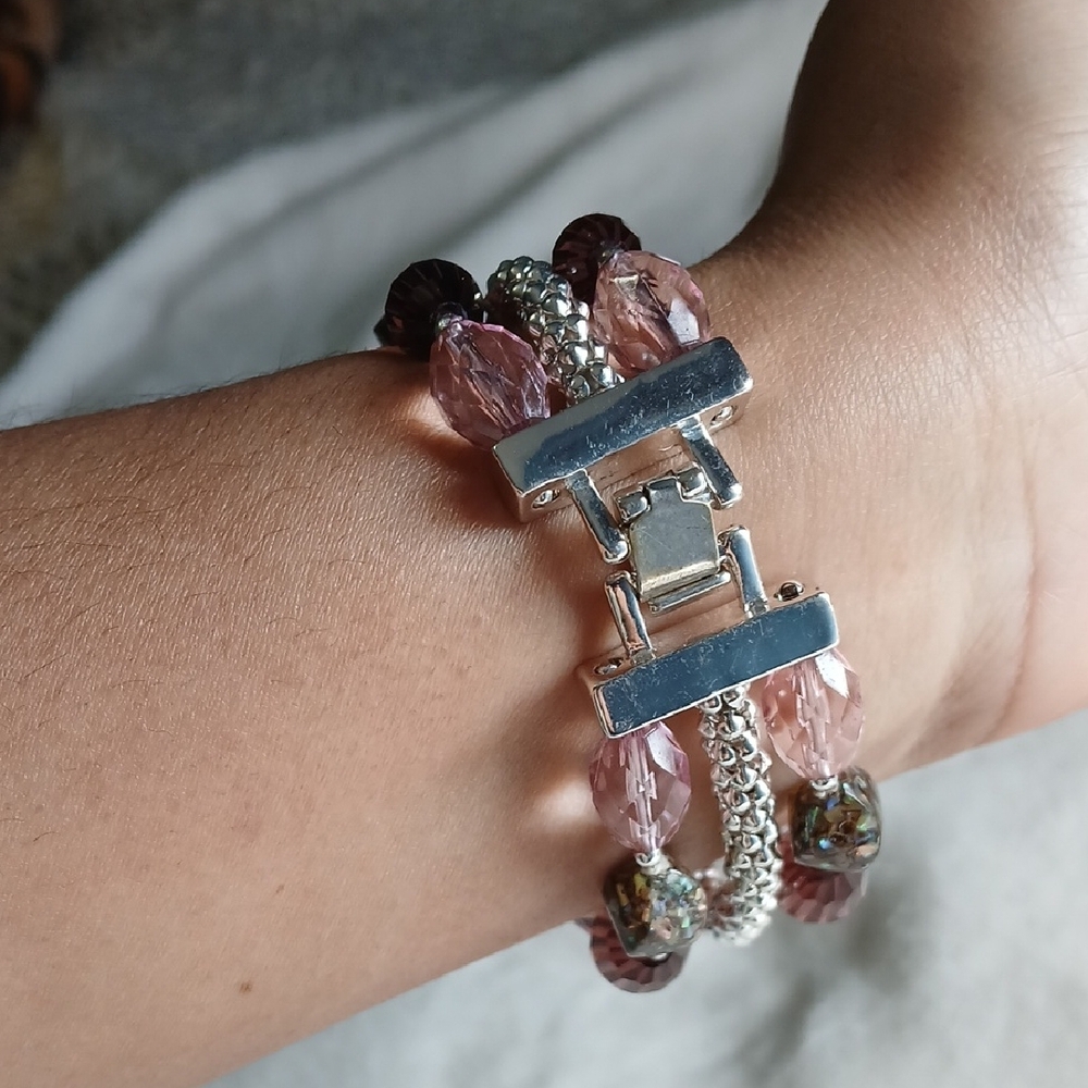 Elegant Purple and Silver Beaded Bracelet - Picture 2 of 7